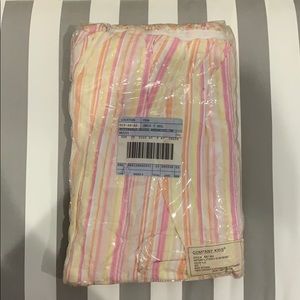 Company kids twin bed skirt!